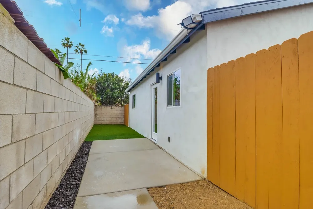 Adu Side Yard And Entry Chula Vista